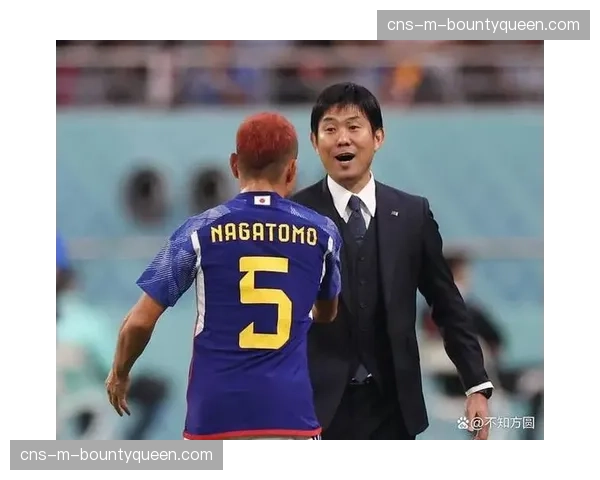 从全场压迫到低位防守：解析兰斯主帅本场的两次关键战术调整